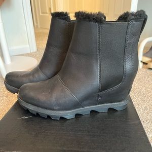 Women’s Sorel Joan of Artic slip on wedge booties with fur trim leather Chelsea